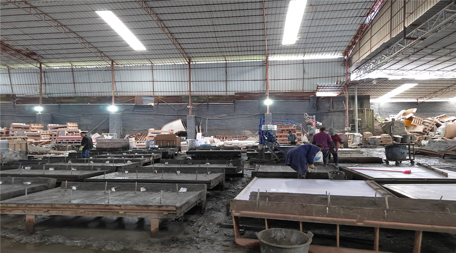 大型GRC幕墻構件生產(chǎn)中