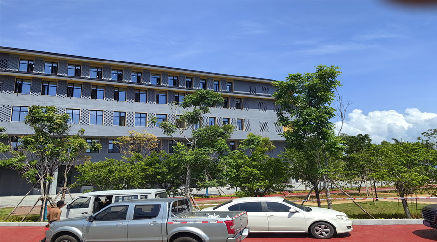 海南中央民族大學UHPC幕墻板工程案例