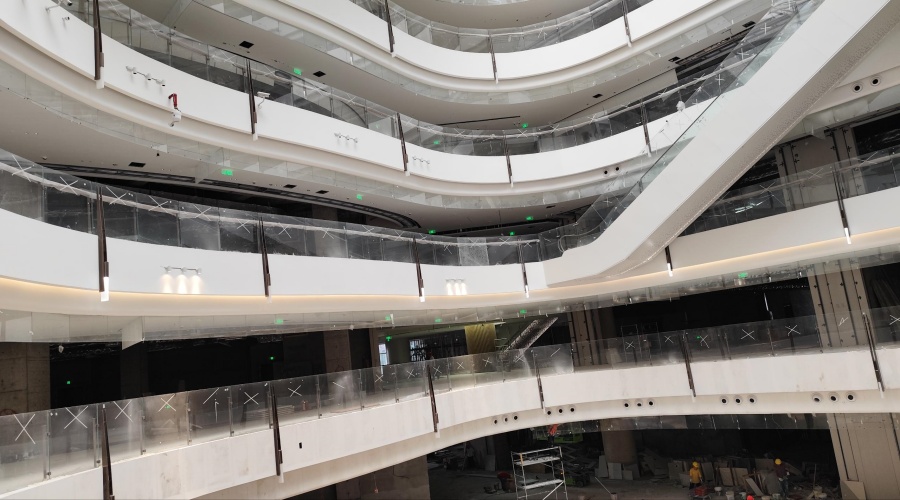 廣州國(guó)際金融城君超商場(chǎng)GRG吊頂攔河項(xiàng)目